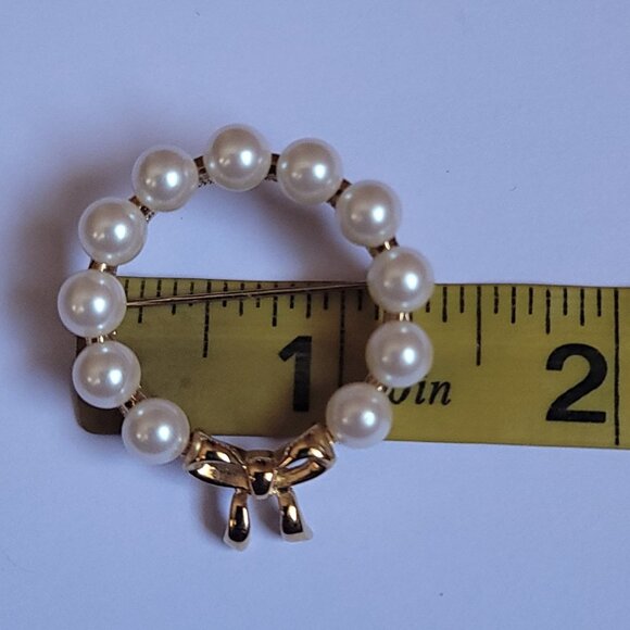 Vintage-Style Monet Wreath-Like Faux Pearls Brooch Pin - Picture 4 of 5